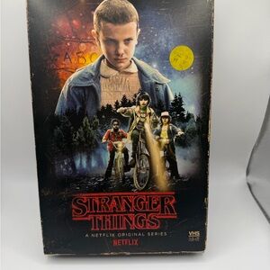 Stranger Things Season 1 (Blu-ray/DVD, 2017, 4-Disc Set) VHS Packaging + Poster